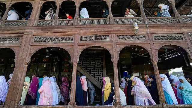 Thousands Offer Eid Prayers In Kashmir Valley