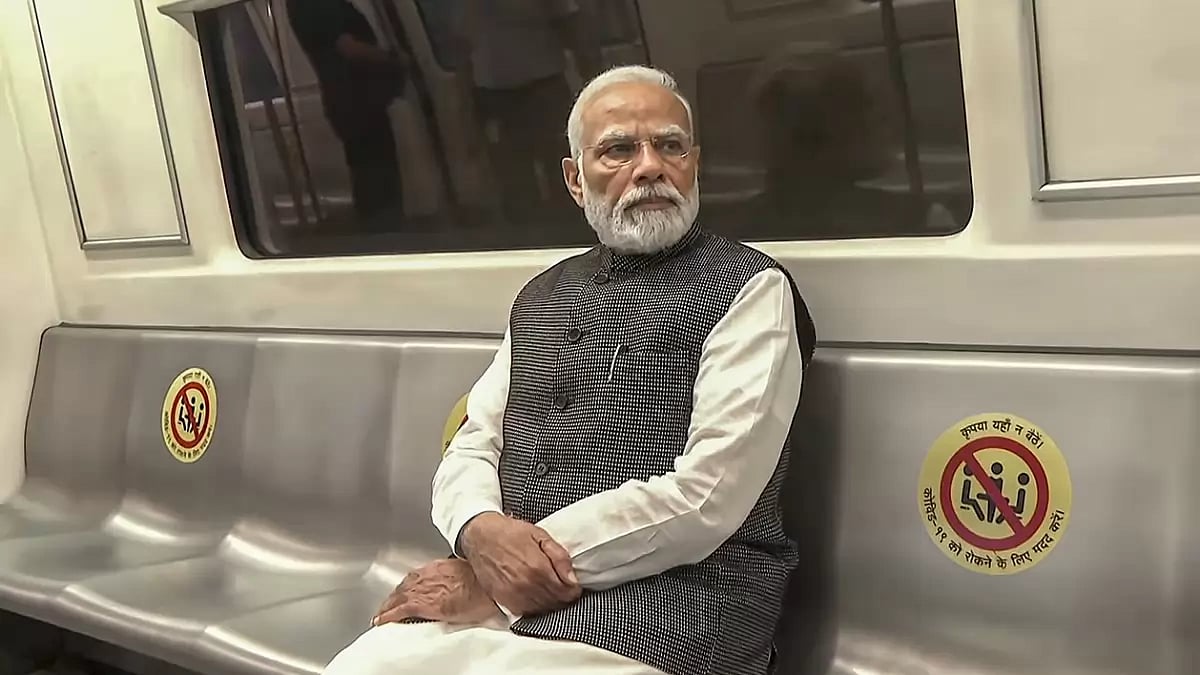PM Modi travels in Delhi Metro 