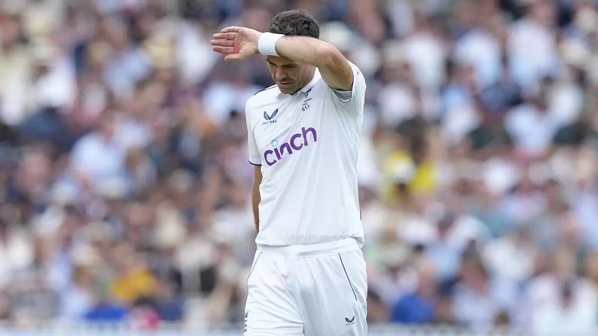 Anderson has an average of 81 for his bowling performance spanning across 3 innings.