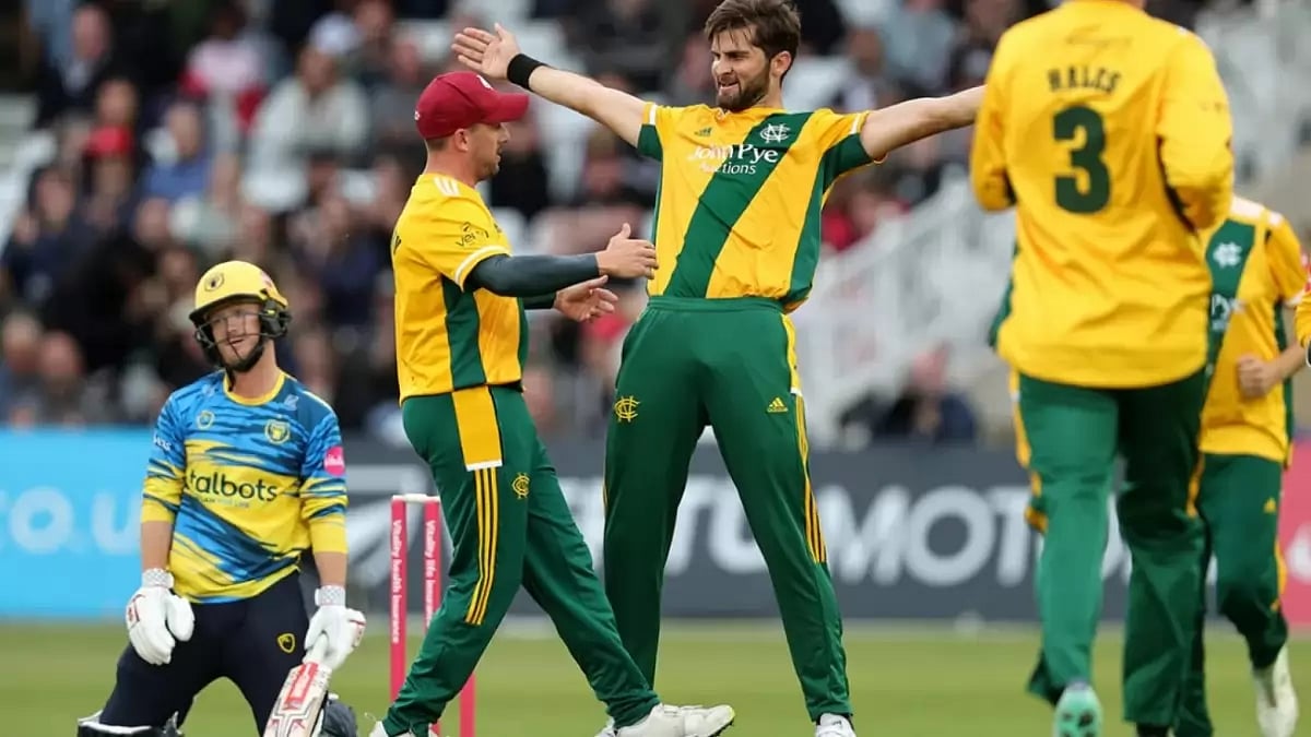 Afridi celebrates after dismissing Bears' Davies in Nottingham on Friday.