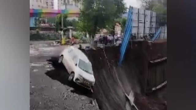 Mumbai Road Caves In, Several Vehicles Trapped; No Casualties Reported