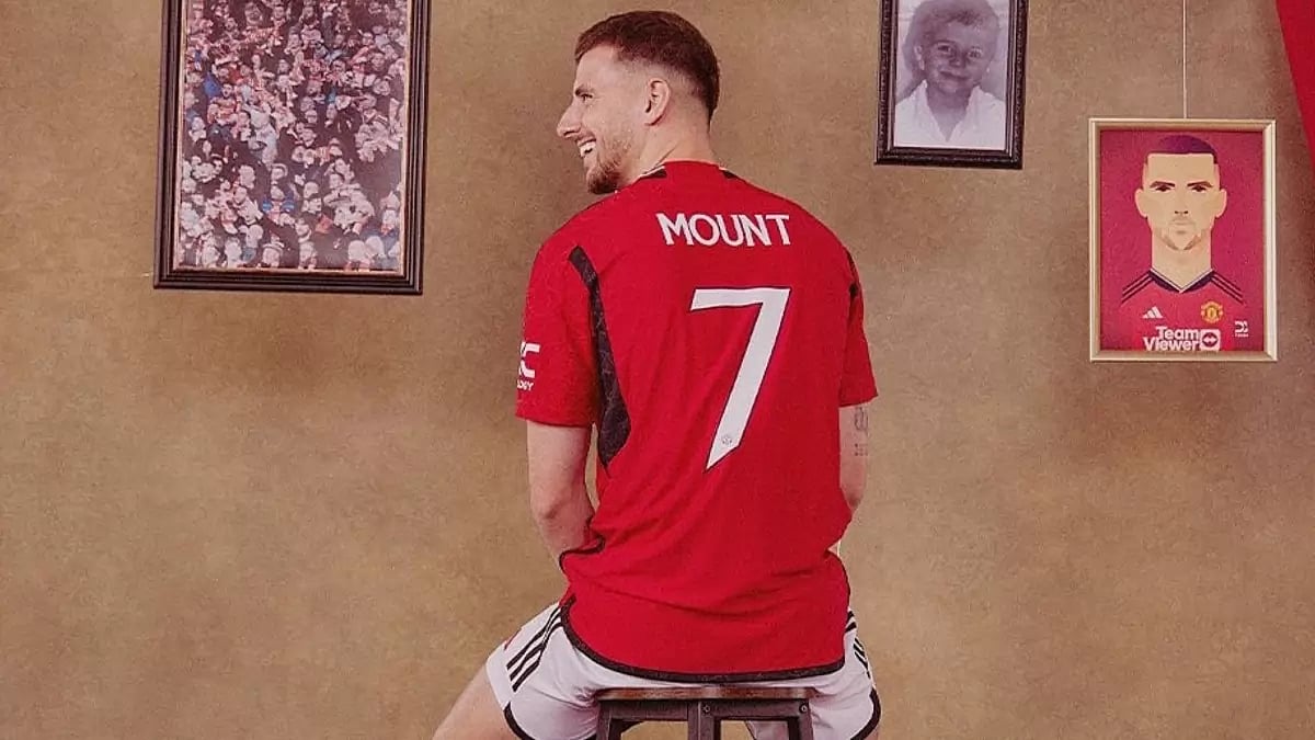 Mason Mount posing in the iconic 'number 7' shirt of Manchester United.