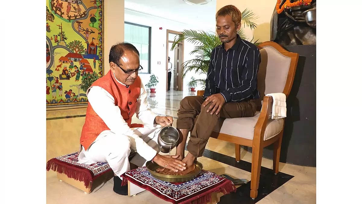 Shivraj Singh Chouhan honours Sidhi urination case victim