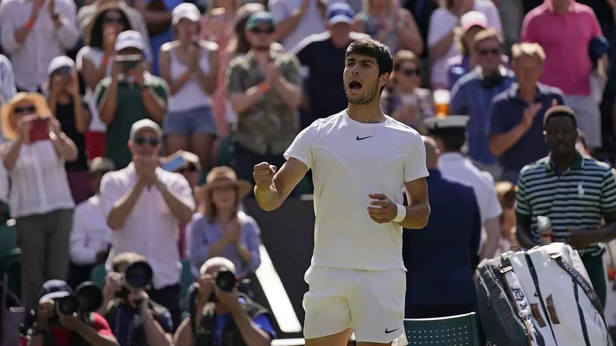 Alcaraz celebrates his win over Alexandre Muller in London on Friday.