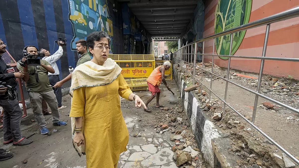 Govt school wall collapsed in Delhi