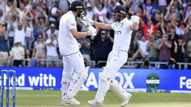 ENG vs AUS, 3rd Ashes Test, Day 4: England Beat Australia By Three Wickets To Keep Ashes Hopes Alive - In Pics