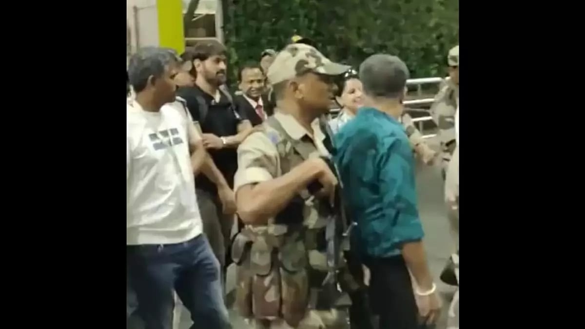 Dhoni arrives in Chennai accompanied by his wife, Sakshi.