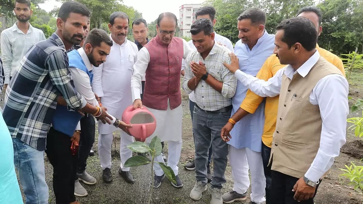 Madhya Pradesh CM Shri Chouhan plants saplings