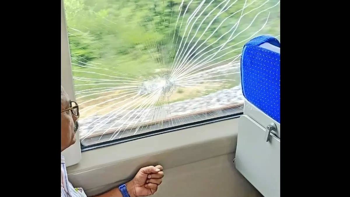 Stone pelted at Vande Bharat train in Ayodhya