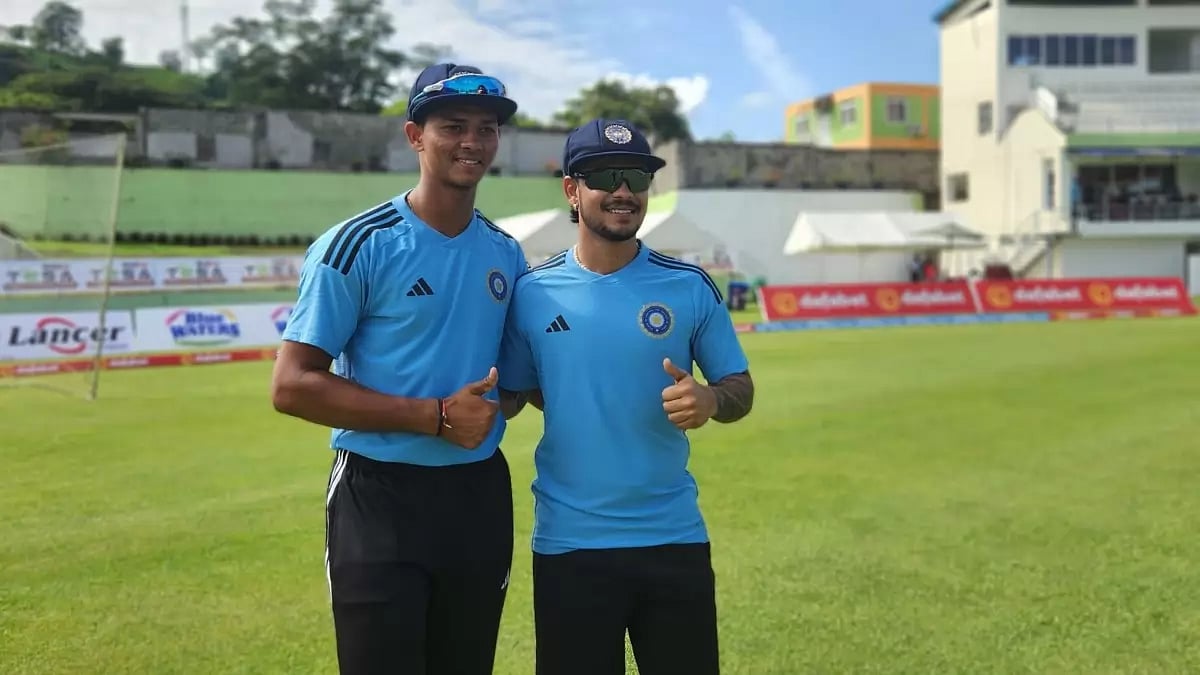 Yashasvi Jaiswal, Ishan Kishan pose for the cameras before the Test match.