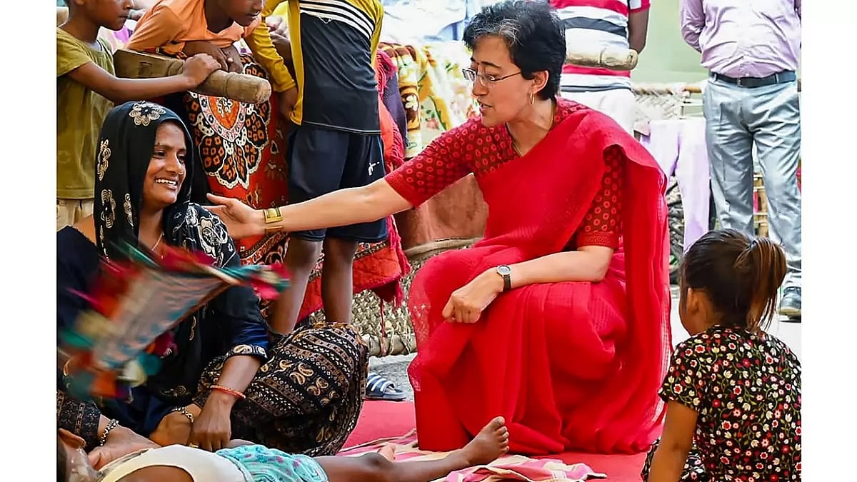 Atishi visits flood relief camp