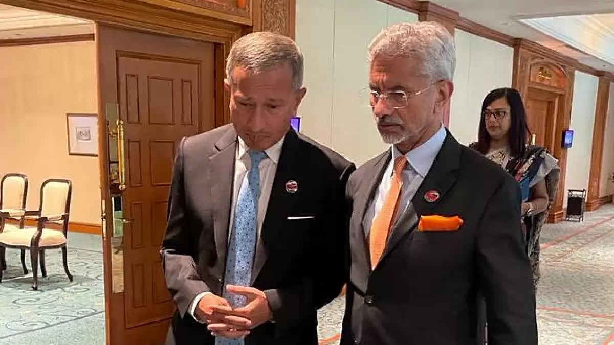 EAM S Jaishankar with Singapore's Indian-origin Foreign Minister Vivian Balakrishnan