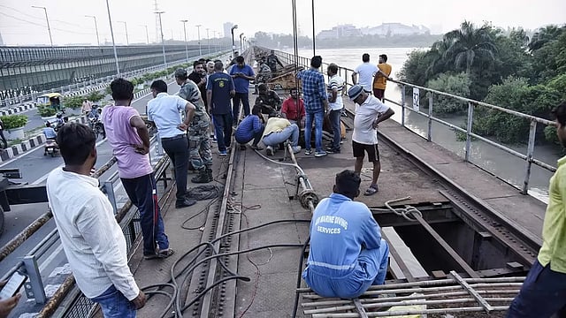 Indian Army Working To Open Floodgates At ITO Yamuna Barrage