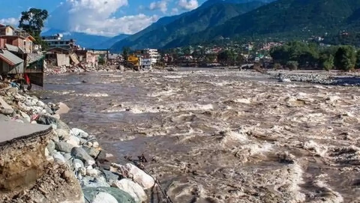 Flash flood in Himachal Pradesh