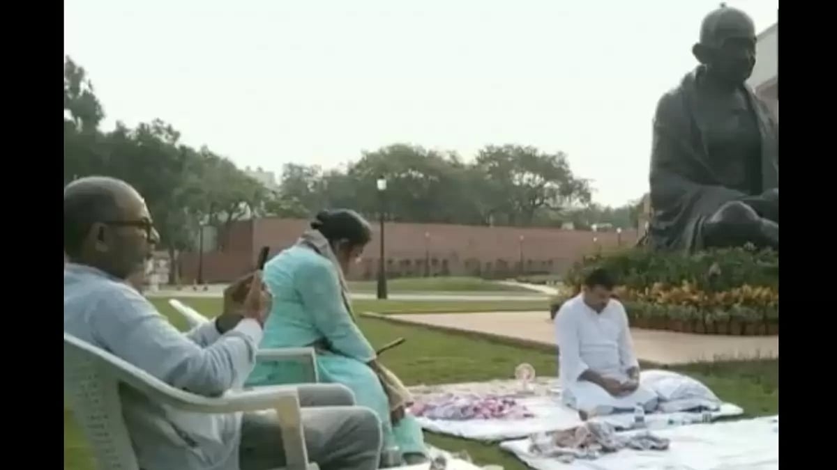 Opposition leaders continue their overnight protest demanding PM's statement on Manipur violence