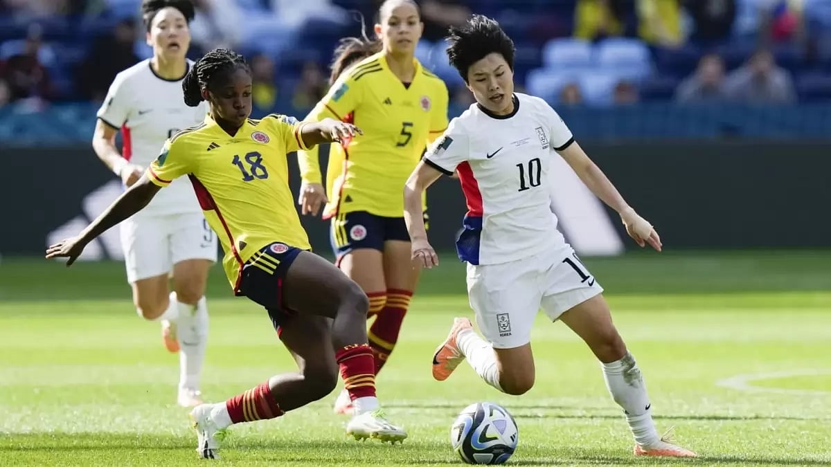 Colombia's Linda Caicedo (left) battles with South Korea's JI So-yun in their Women's WC tie.