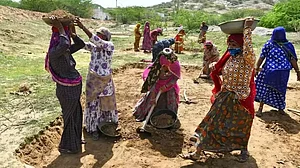 Internet Commons : Representative Image: Women workers under the MGNREGA scheme
