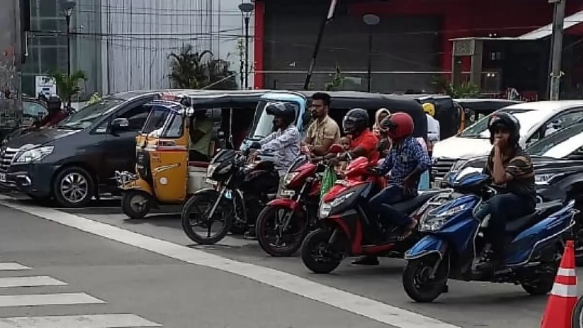 40% pillion riders on two-wheelers in Delhi did not use helmets, says AIIMS