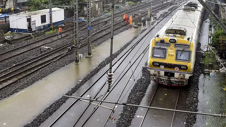 Weather: Rain in Mumbai - null