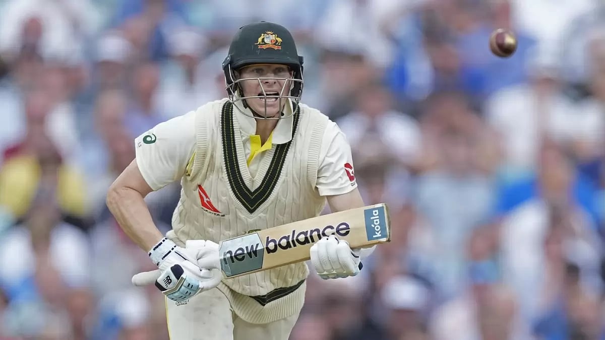 Steve Smith scored 71 as Australia gained a crucial 12-run lead vs England.