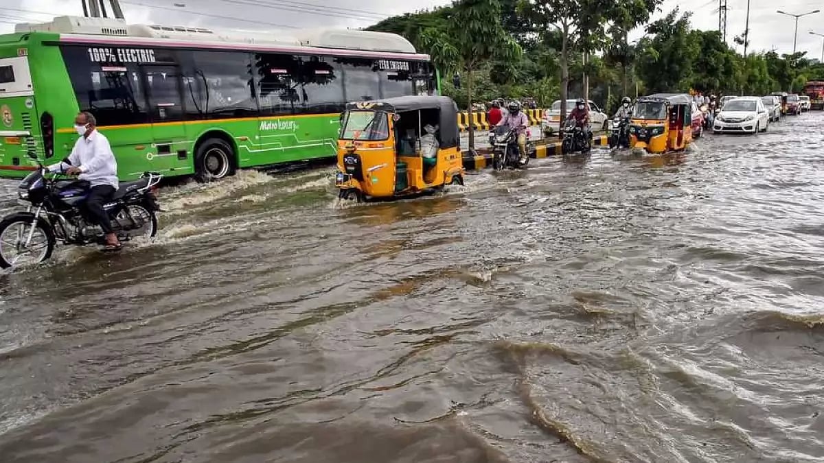 Roads waterlogged in Telangana after heavy rains 