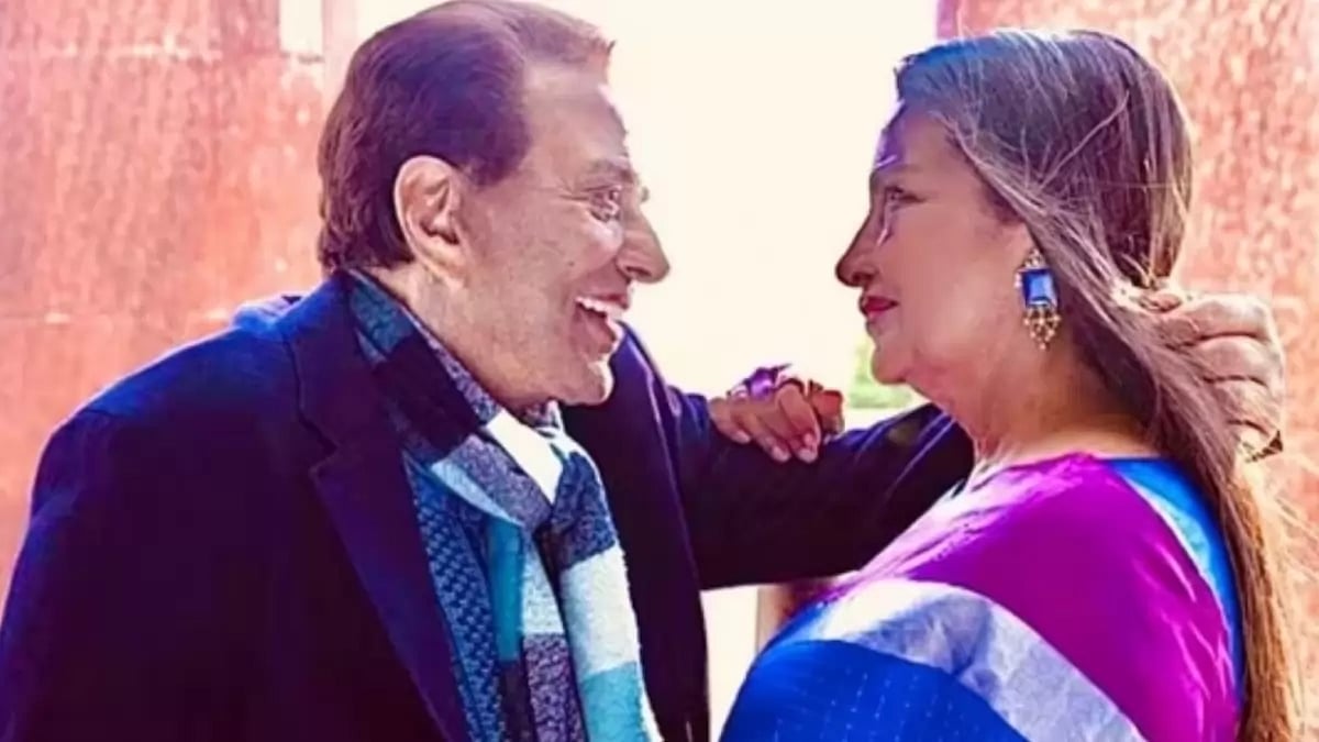 Dharmendra and Shabana Azmi in ‘RRKPK’