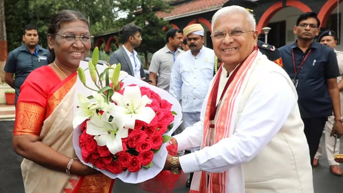 President Smt. Murmu Welcomed By Governor Shri Patel On Her Arrival At Raj Bhavan