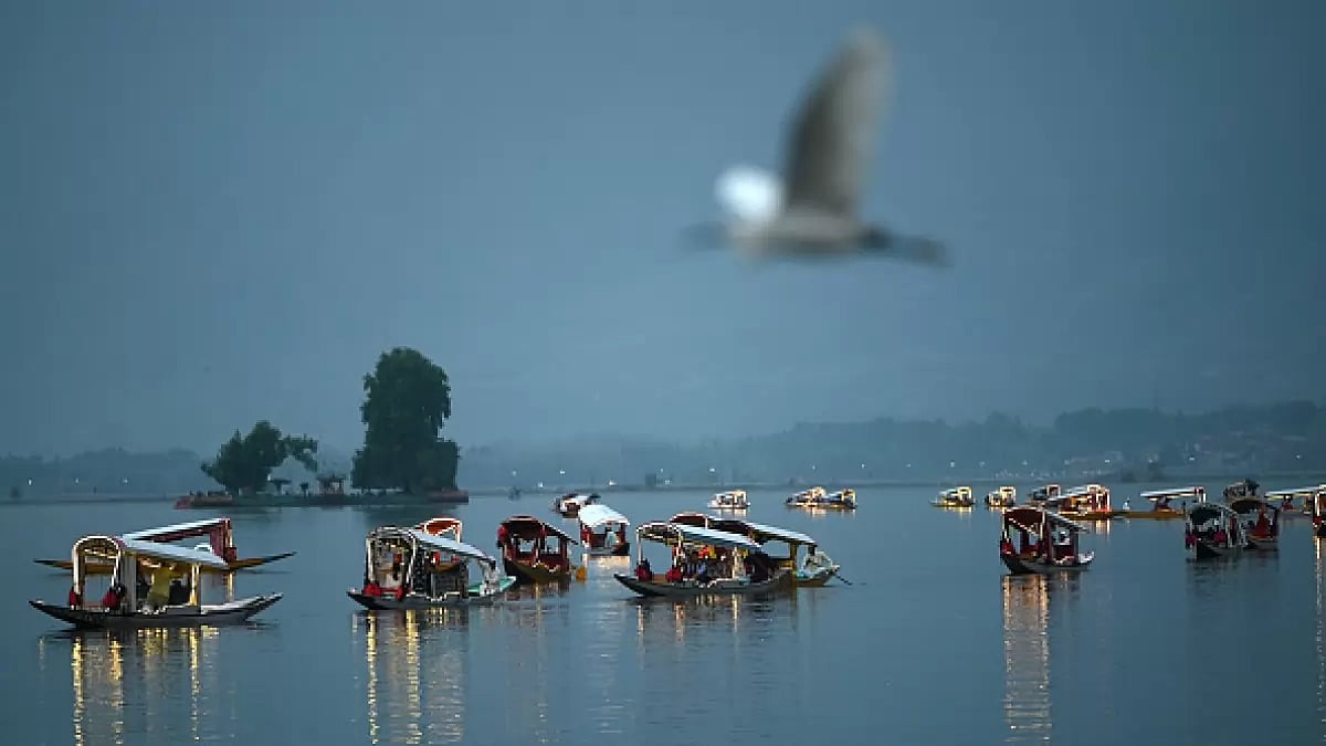 Members of the G20 delegation on Shikara rides