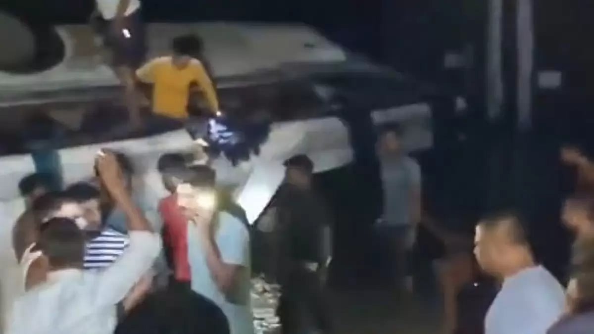 Passenger bus fell down into a river in Giridih, Jharkhand.