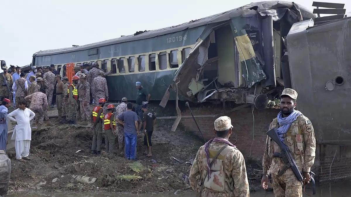 Pakistan Train Crash