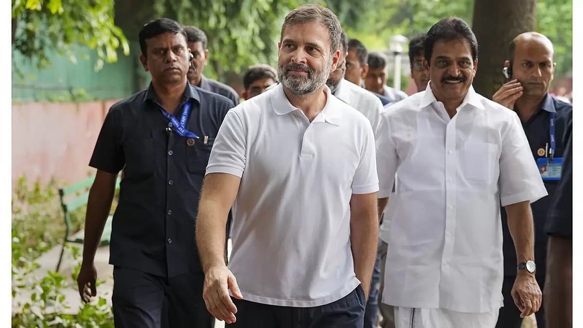 Rahul Gandhi at Congress meeting in Delhi