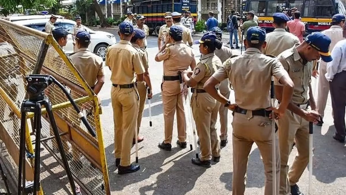 Police seized food items worth Rs 4.82 Lakh from Thane godown for fake FSSAI license. (Representational Image)