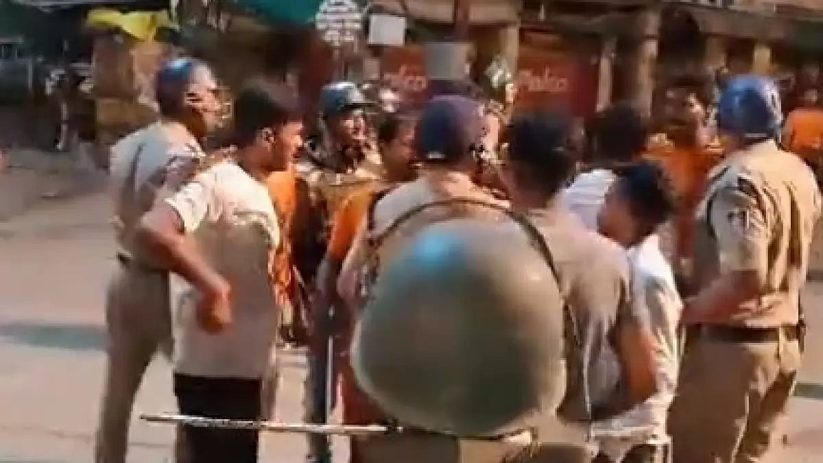 Clashes erupt during Kanwar Yatra in Madhya Pradesh's Khandwa - null