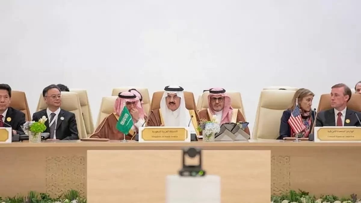 Representatives from China (L) and the United States (R) attended talks on Ukraine in Saudi Arabia 