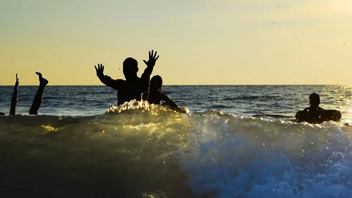 People jump in Pacific ocean to elope fire and smoke