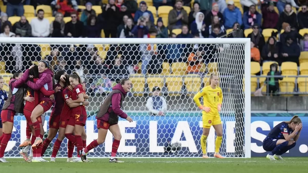 Spain players (left) celebrate as the Dutch players look on in dejection.