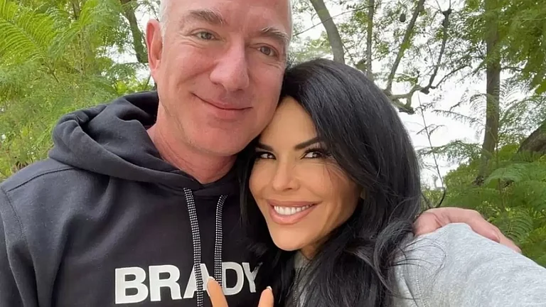 Amazon founder Jeff Bezos with fiancée Lauren Sánchez - null