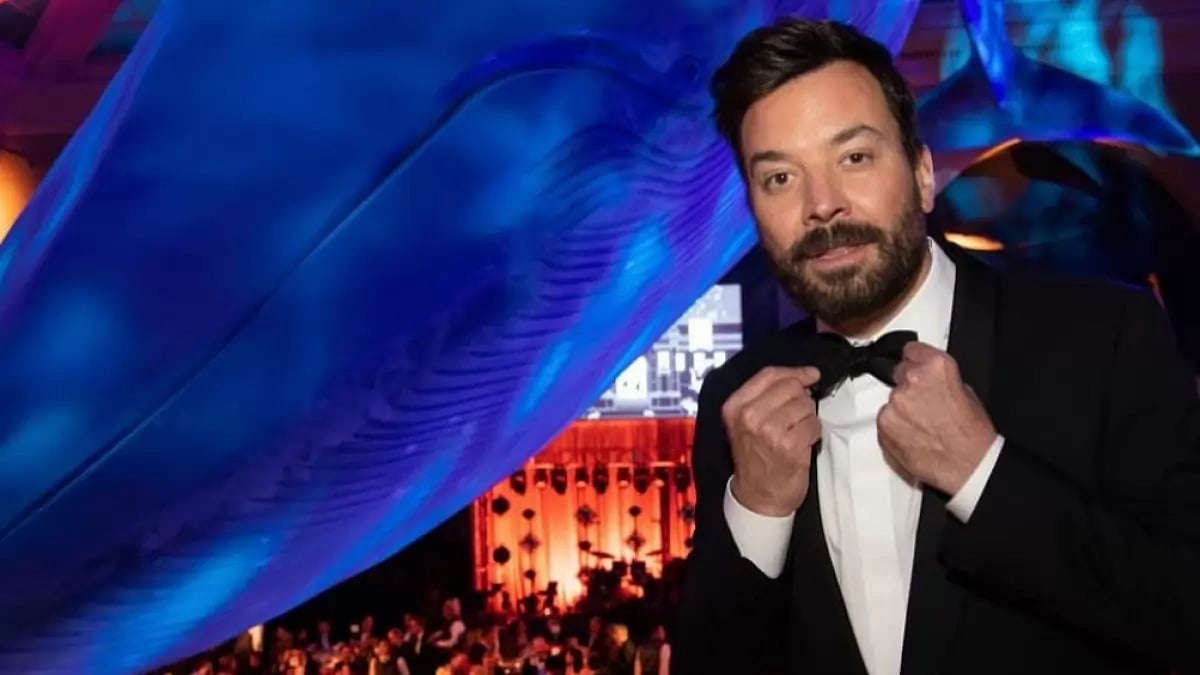 Jimmy Fallon's Surprise Entry Shakes Up Jonas Brothers' NYC Concert