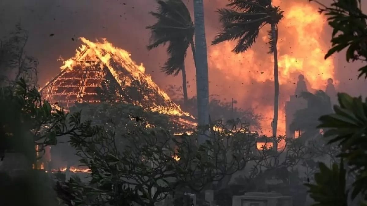 Wildfire raging across Hawaii