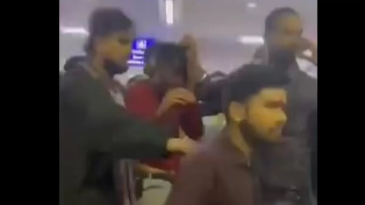 Visual from the Bandra station incident in Mumbai where a Muslim boy was thrashed