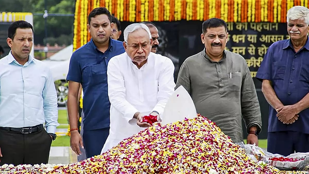 Nitish Kumar pays tribute to Vajpayee