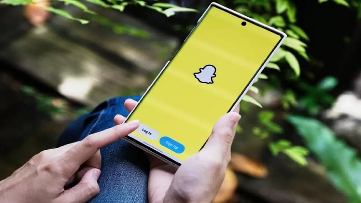 Smartphone with Snapchat app