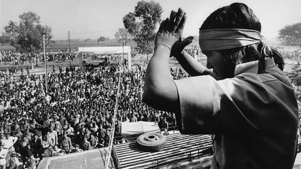 Indian rights activist, bandit and politician Phoolan Devi greets her well-wishers