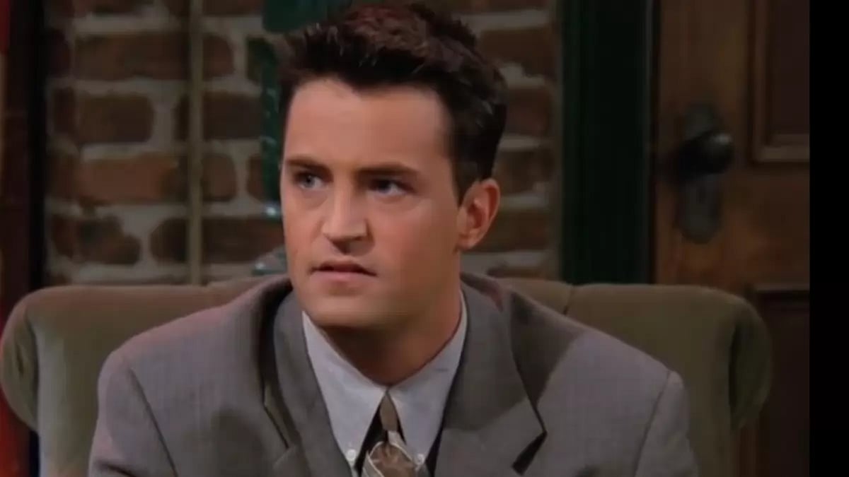 Matthew Perry as Chandler Bing in Season 2, Episode 8 of 