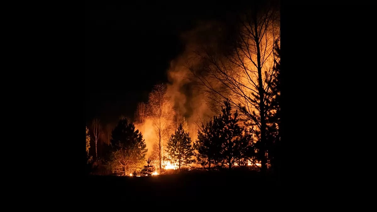 Canada wildfire: Northwestern Territory city Yellowknife compels 20,000 people to evacuate