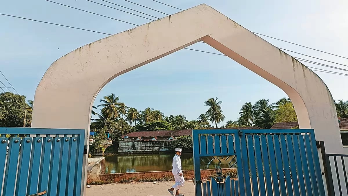 Gateway To Convert: The entrance of the Maunathul Islam Sabha