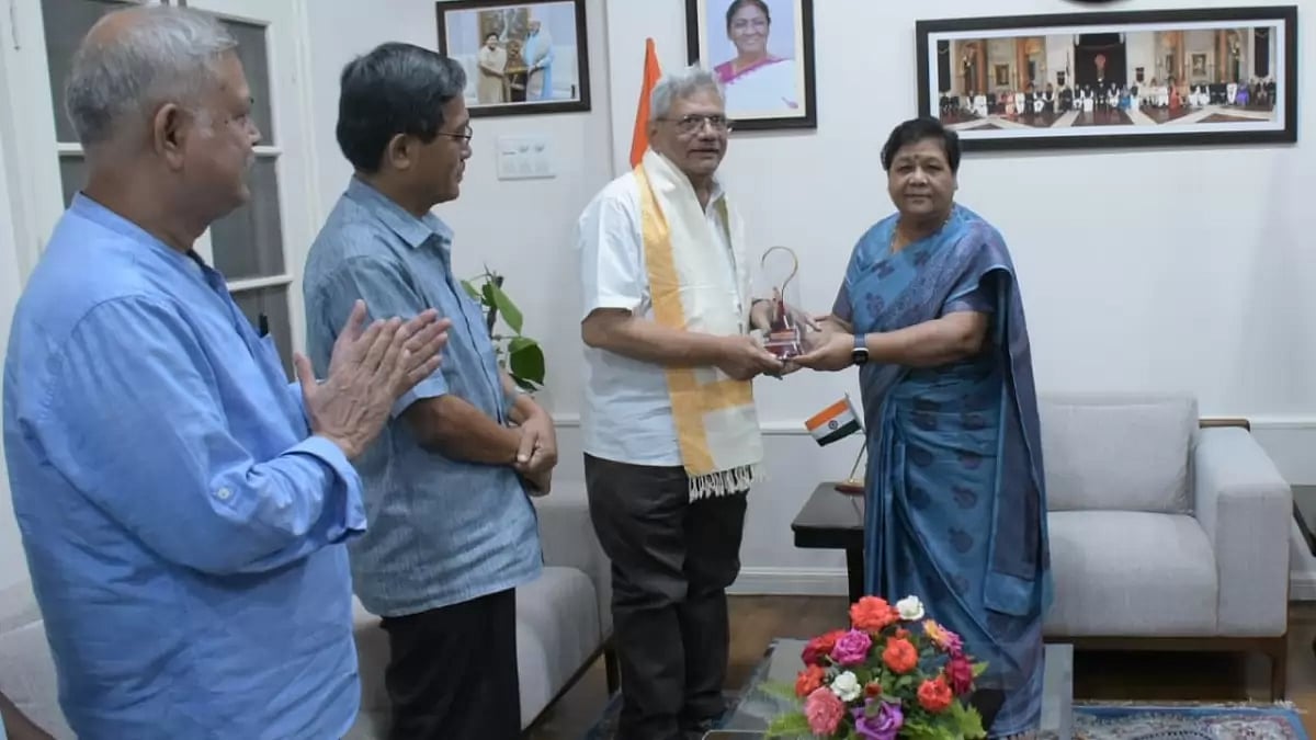 The CPI (M) delegation meeting Governor Anusuiya Uikey