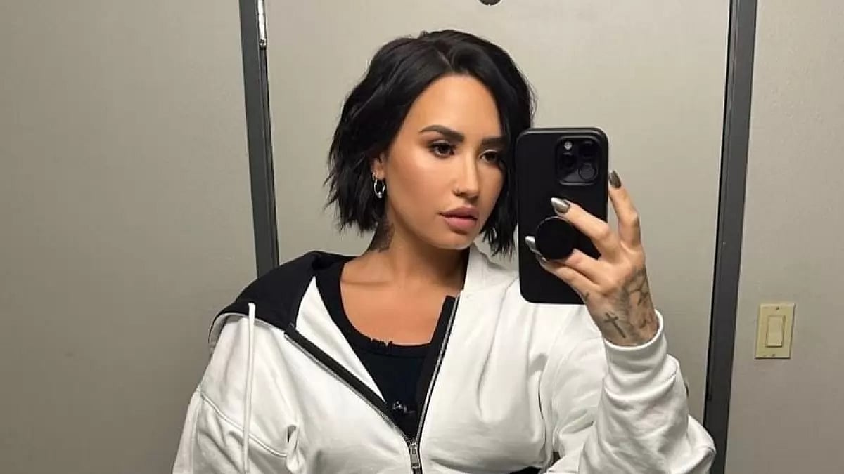 Demi Lovato taking a selfie.