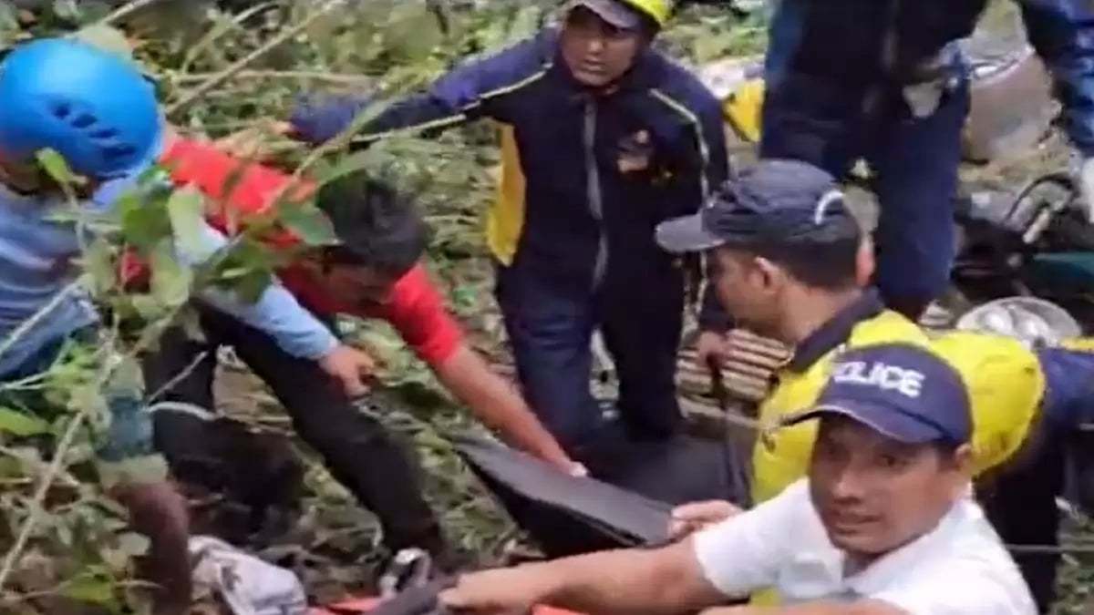 Bus carrying pilgrims fall into gorge in Uttarkashi, Uttarakhand. - null