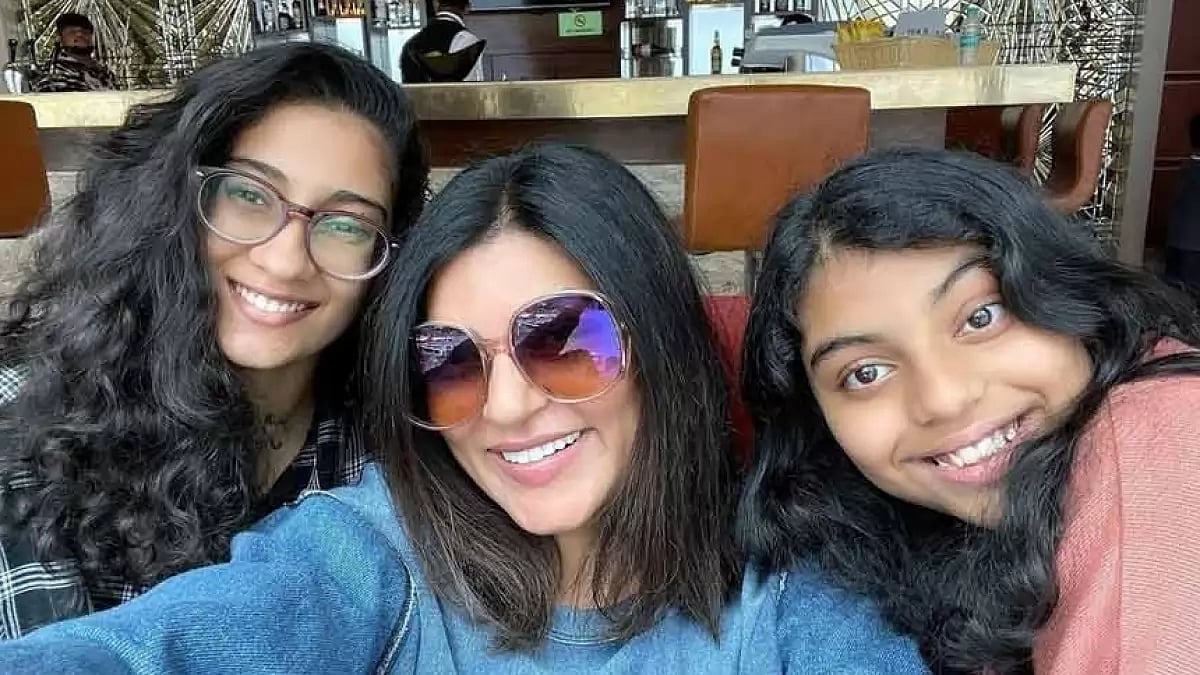 Sushmita Sen with her daughters